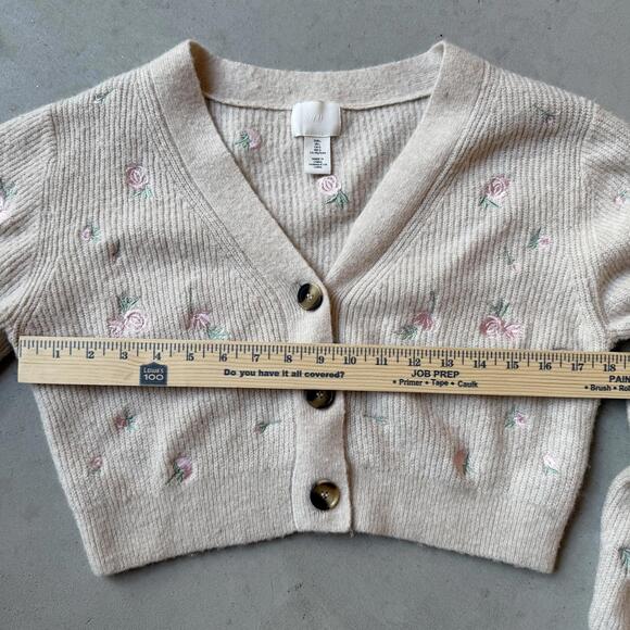 H&M Beige Cropped Cardigan with Embroidered Pink Roses, Size L - Picture 6 of 8